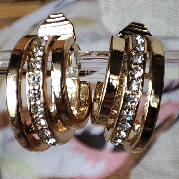 Napier Signed Clip Huggy Earrings Gold Tone Rhinestone Vintage EUC 3 Rows Huggie - Picture 2 of 14